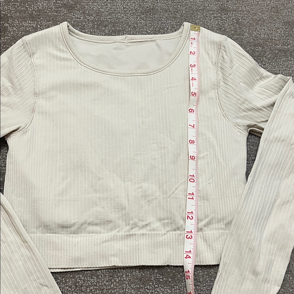 Lululemon Ebb to Street Long-Sleeve Cropped Top in a soft cream shade size 6 - Picture 4 of 7